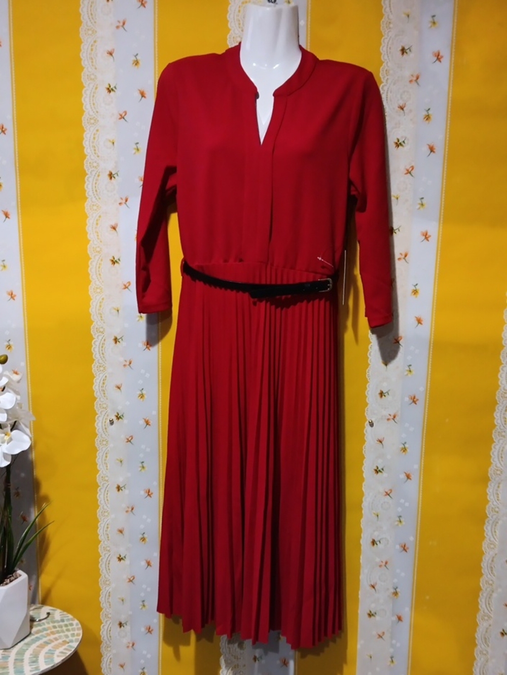 Elegant Red Pleated Women's Dress with Belt